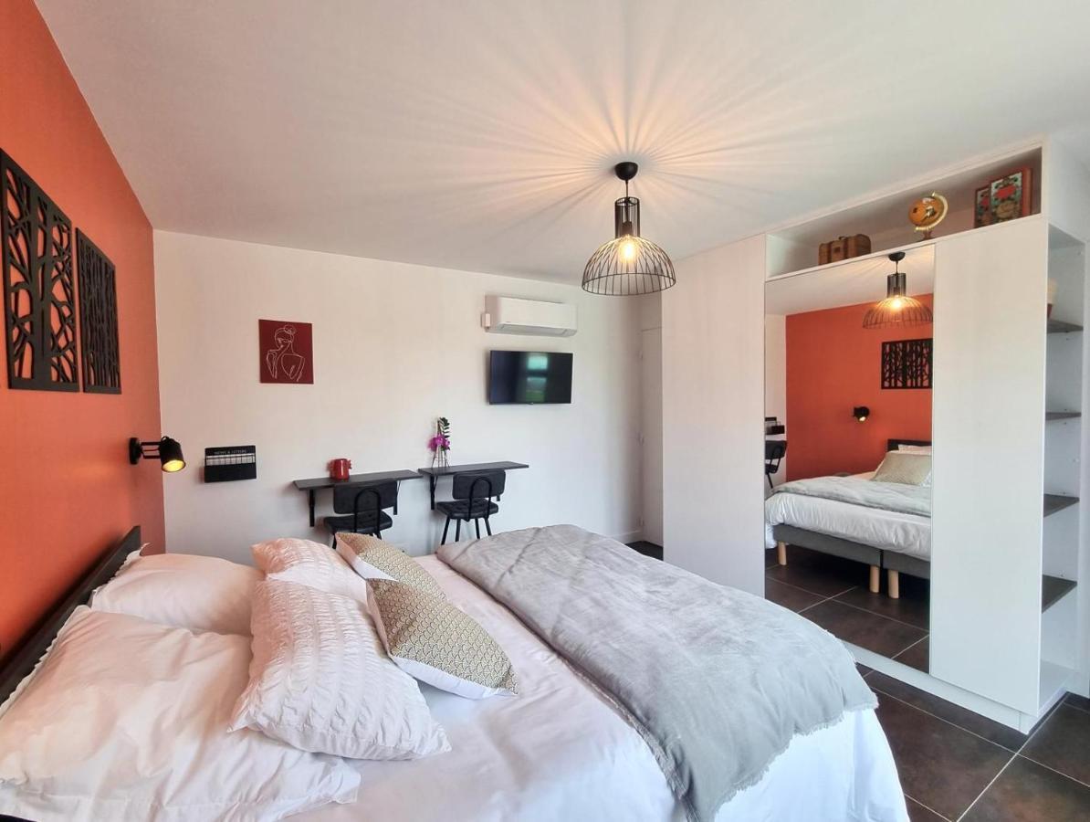 La Cle Des Chaumes Bed & Breakfast Boisset-les-Montrond Bagian luar foto