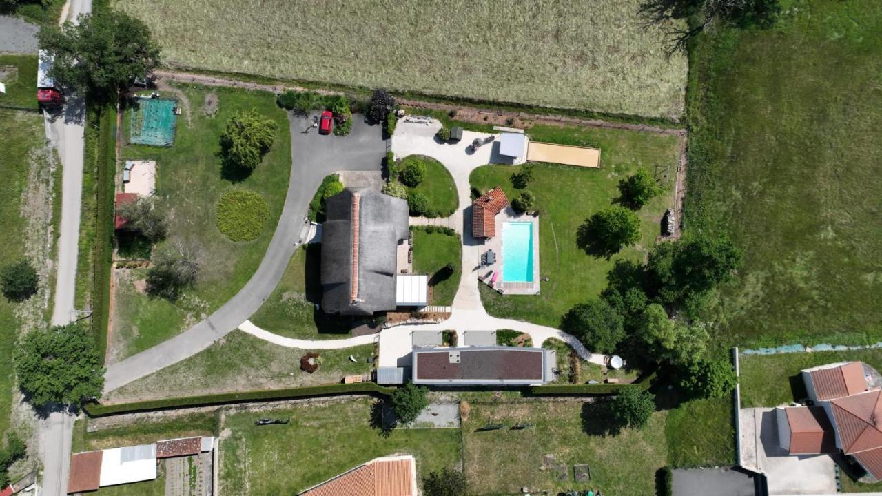 La Cle Des Chaumes Bed & Breakfast Boisset-les-Montrond Bagian luar foto