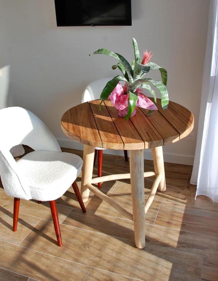 La Cle Des Chaumes Bed & Breakfast Boisset-les-Montrond Bagian luar foto