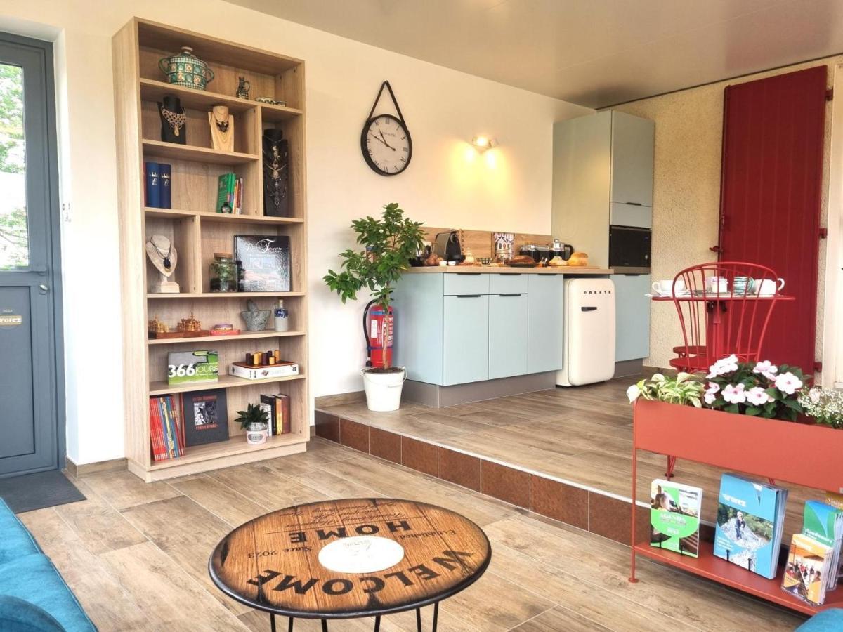 La Cle Des Chaumes Bed & Breakfast Boisset-les-Montrond Bagian luar foto